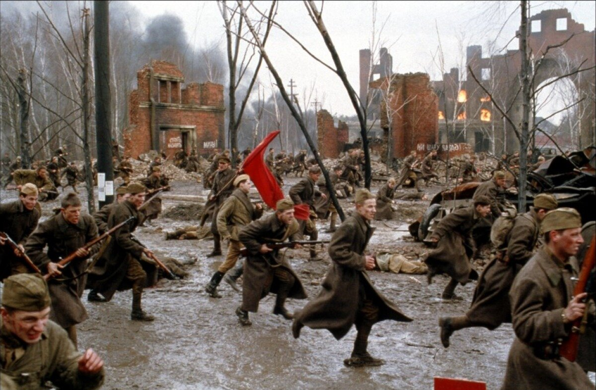 Кадр из фильма «Враг у ворот» (2001)