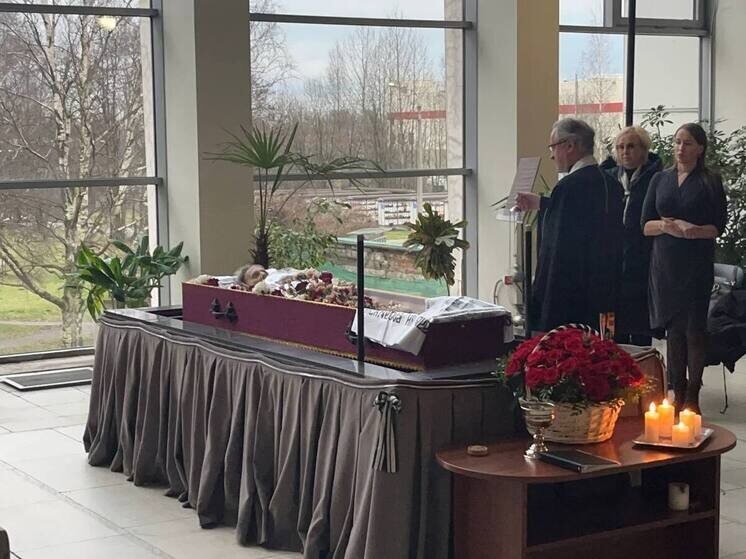     Женщина покоится на Большеохтинском кладбище рядом со своей мамой. Фото: МК в Питере / Камилла Латыпова