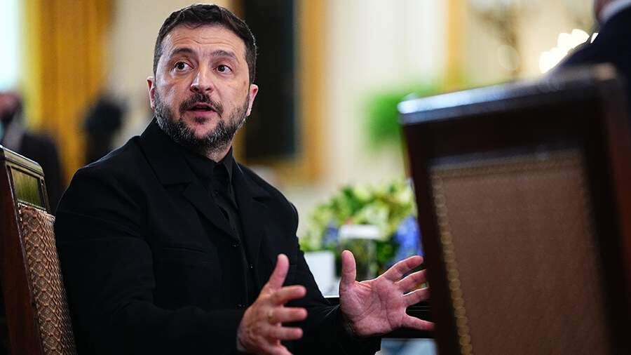 В США сообщили о попытках ЕС убедить Зеленского не выводить войска из Донбасса