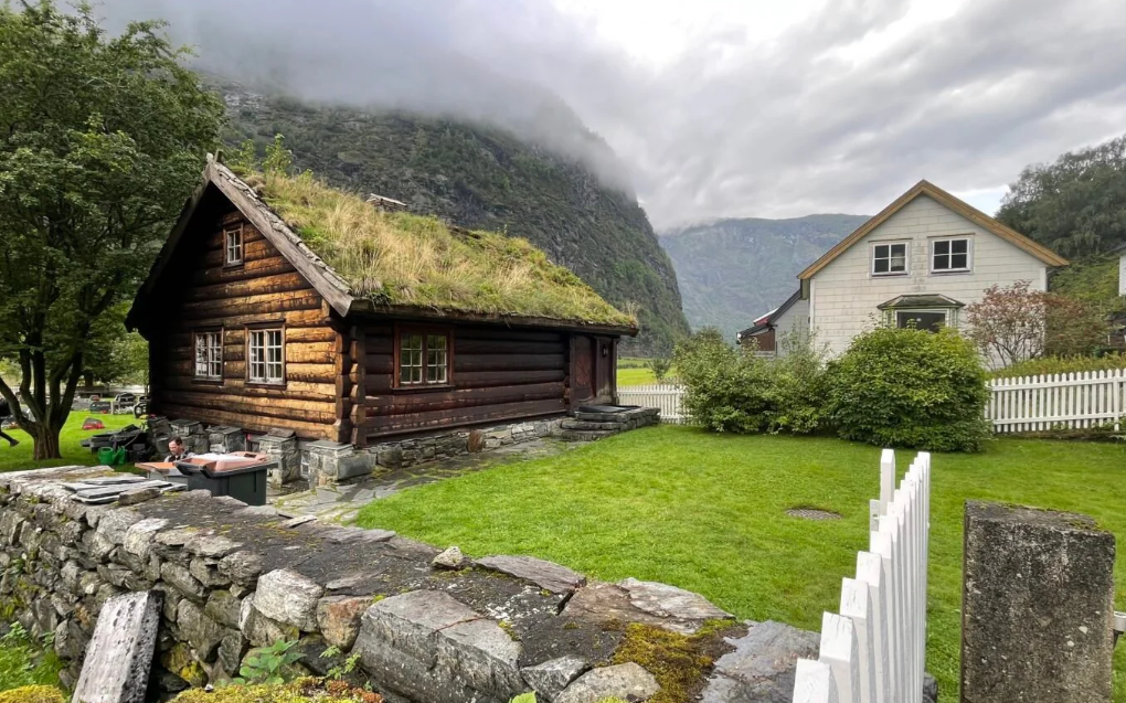 В Скандинавии до сих пор такие строения есть