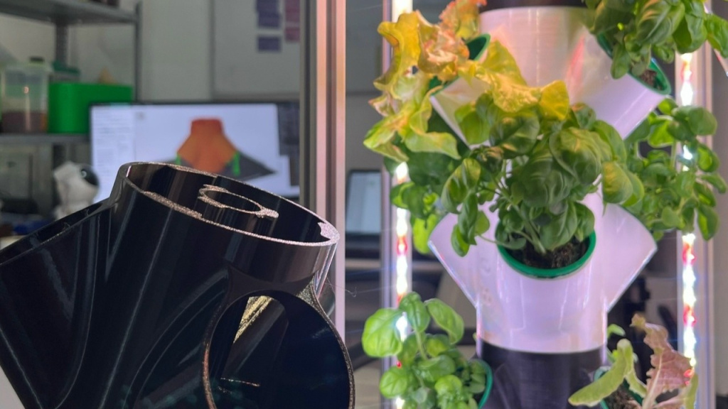    Югорская сити-ферма создала мобильную платформу для обучения школьников основам гидропоники