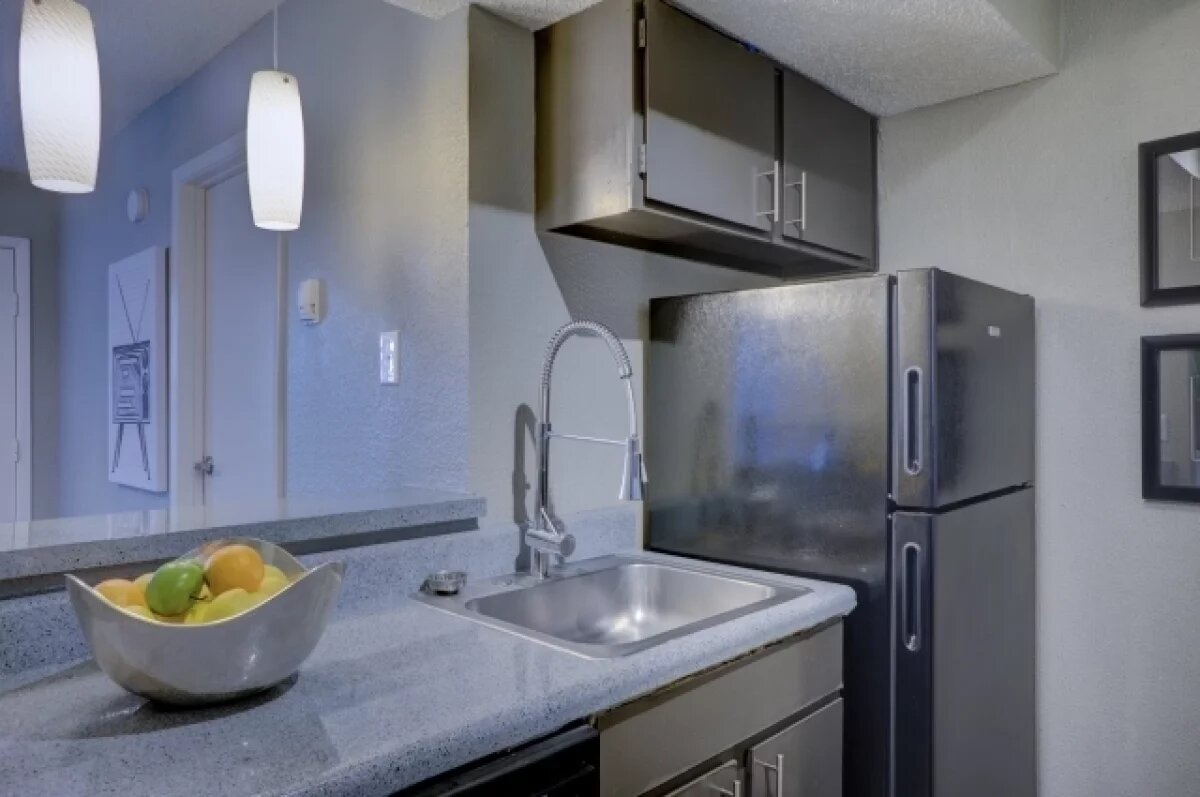    В Британии девушка попала в больницу из-за рекламы на умном холодильнике