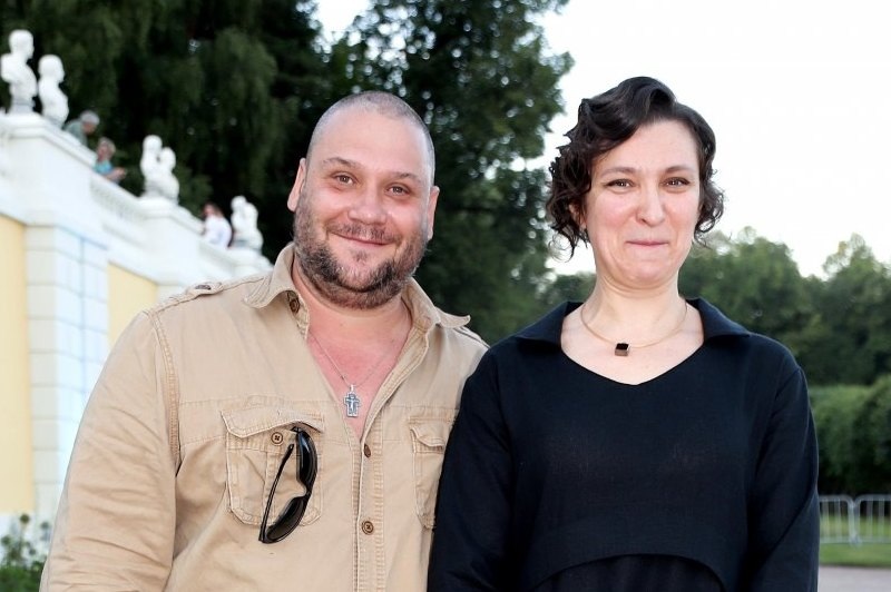 Олеся Железняк с мужем. Фото: ВК