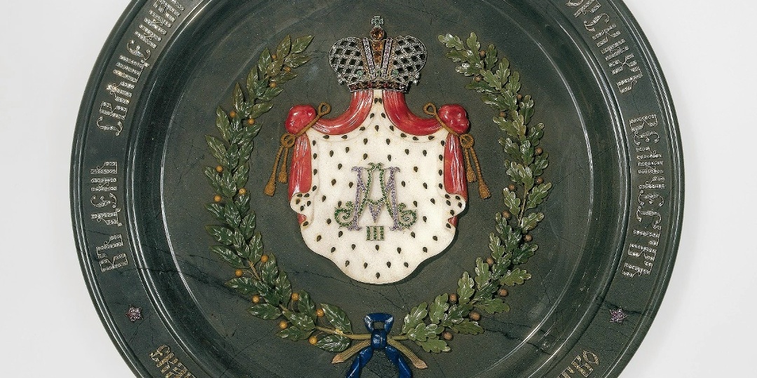 Двуликий камень: изумруд – днём, рубин – вечером