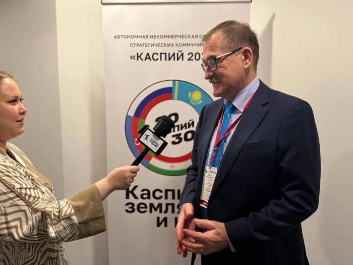    Заведующий лабораторией Анализа и прогнозирования транспортно-логистических систем ИНП РАН Юрий Щербанин. Источник фото: пресс-служба АНО СК «Каспий 2030»