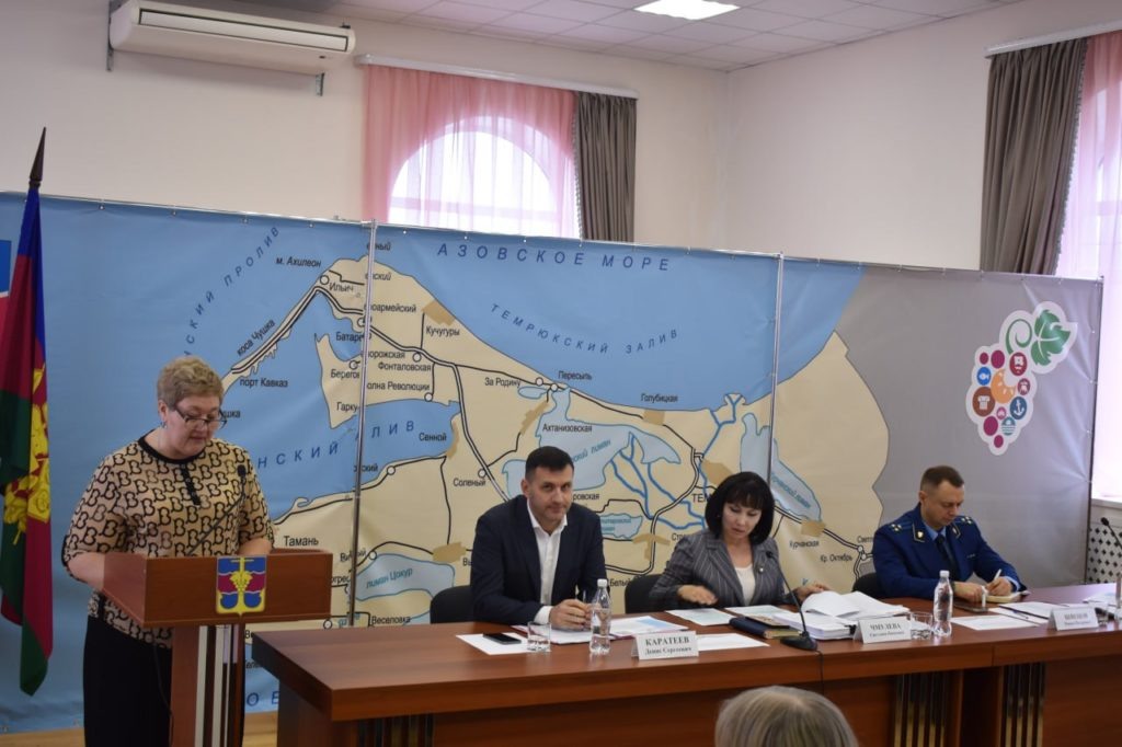    Обсуждение работы библиотек на сессии. Фото Елены Крестьяновой, «ТАМАНЬ».