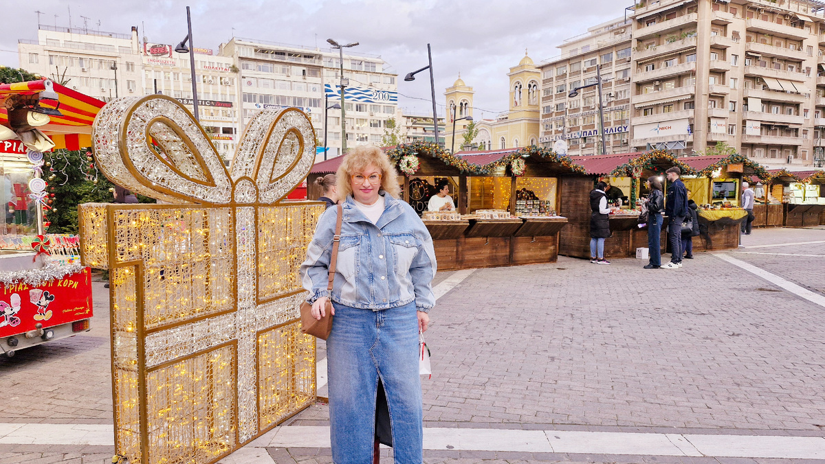 Праздничные улицы Пирея готовы к Рождеству