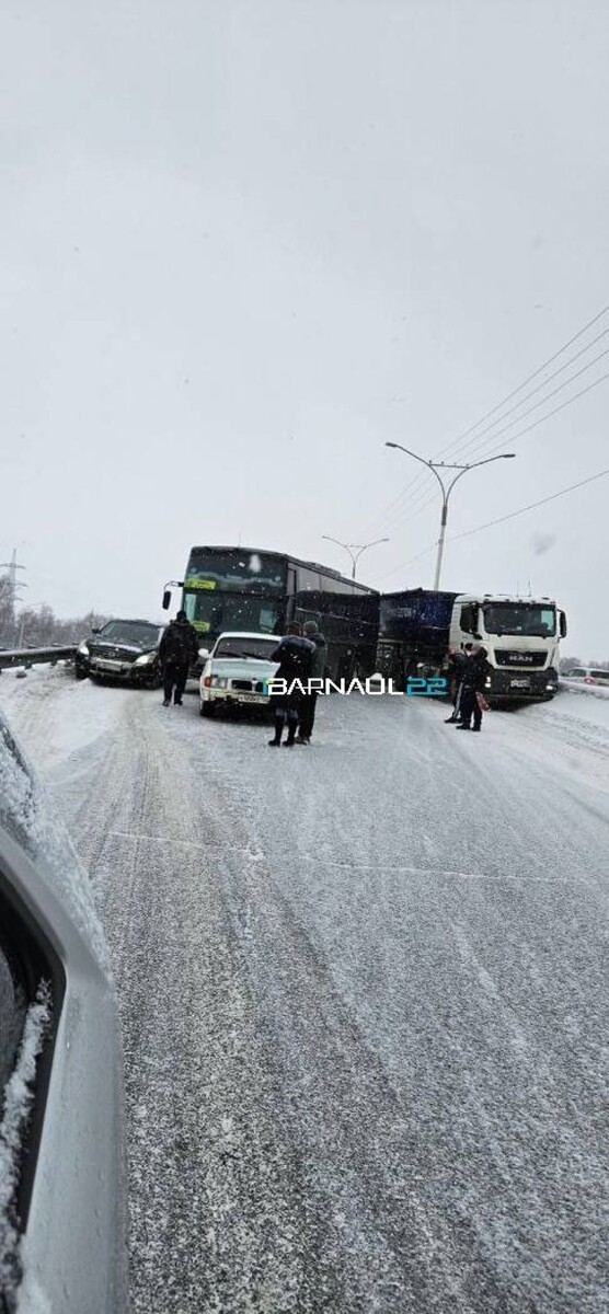    ДТП на Барнаульском шоссе . Источник: t.me/barnaul22