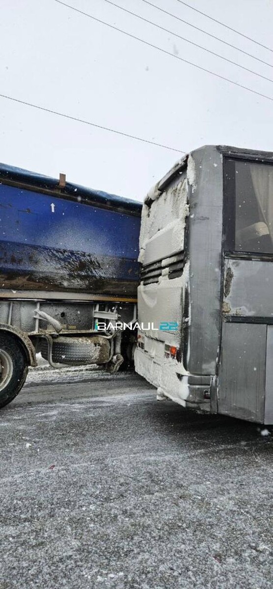    ДТП на Барнаульском шоссе . Источник: t.me/barnaul22