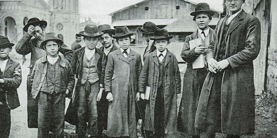 Разгадайте тайну своей фамилии: что означают окончания -ов, -ин и -ич