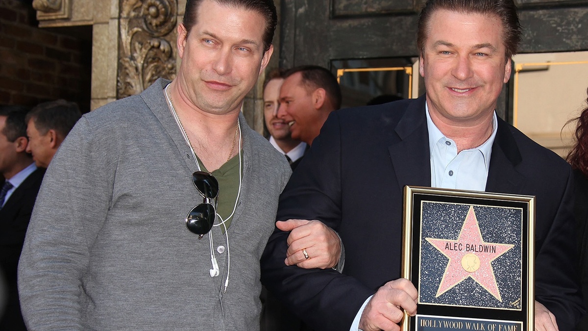 Алек Болдуин и его брат Стивен Болдуин (отец Хейли Бибер)