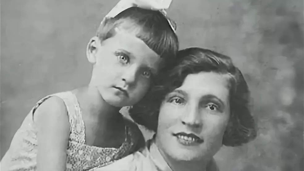 Клара Румянова с матерью 