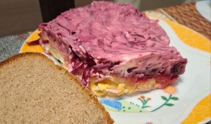    Новогодняя «шуба» подорожала: сколько теперь стоит популярный салат