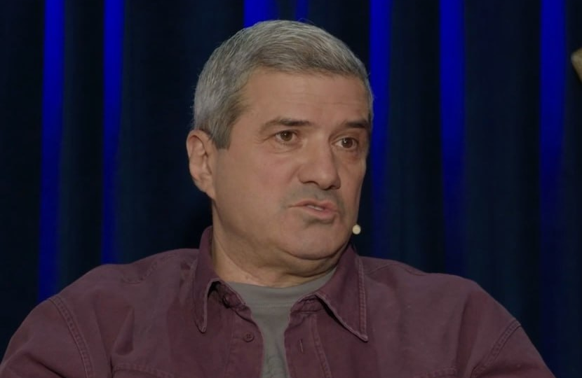 «Где бюджетные миллионы на твою платную школу?»: Шахназаров «прижал» Долину вопросом о возврате денег за квартиру