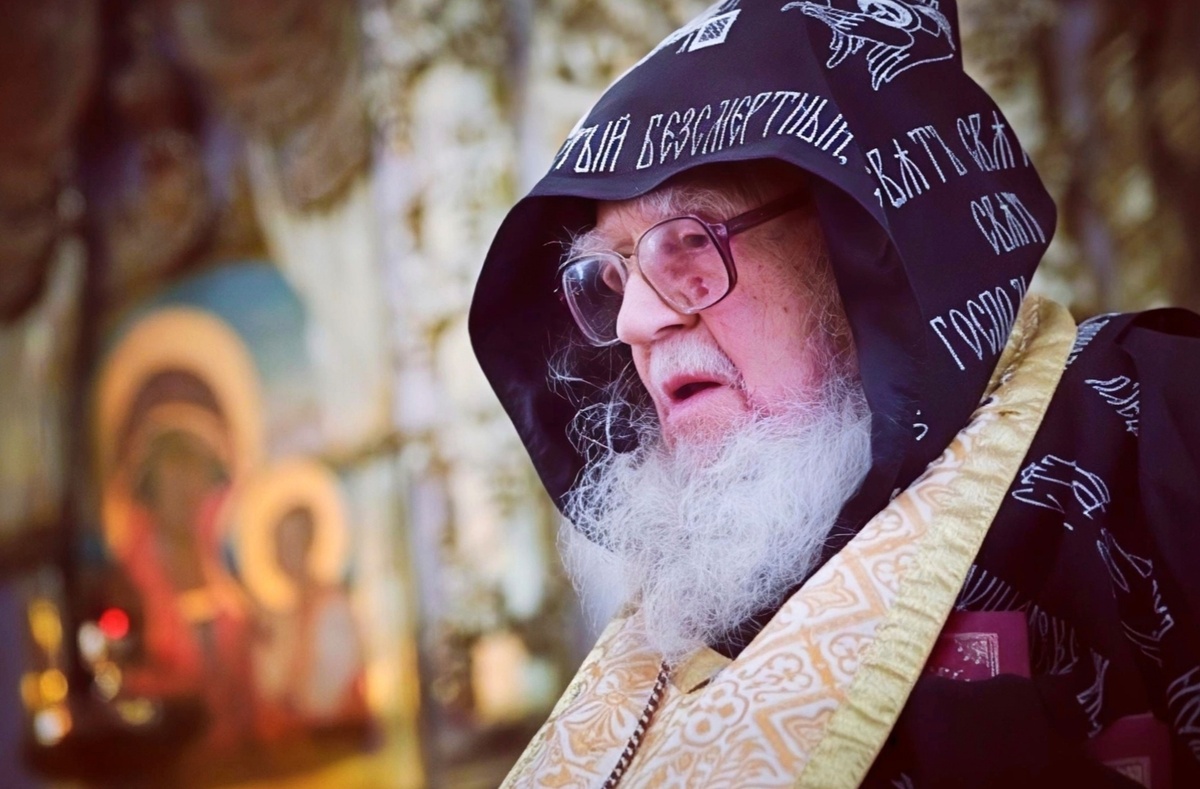 Схииеромонах Сергий Златоустов (01.08.1923 — 06.07. 2016 гг.) — русский учёный, преподаватель Казанского авиационного института, в последствии стал православным священником, духовником Раифского Богородицкого монастыря (г. Казань).