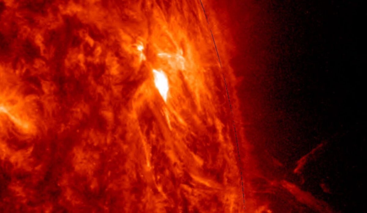     Активная вспышечная область на Солнце. Источник: ria.ru Автор фото: NASA/SDO