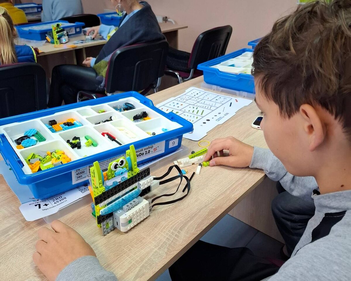 Мастер-класс на комплект е ДС «Базовый набор WEDO 2.0 + карты для безэкранного программирования» от ROBO MASTER