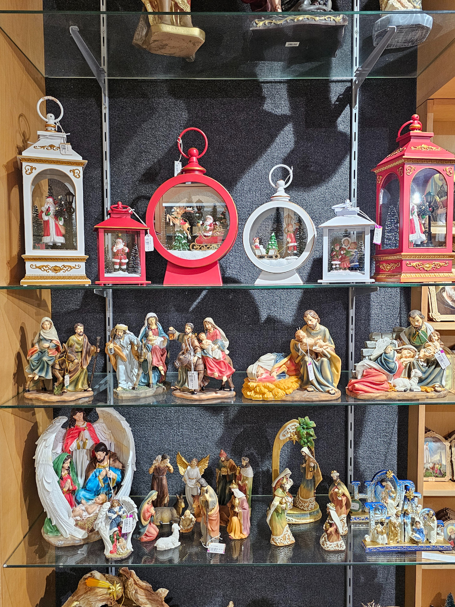 В магазине благотворительной организации