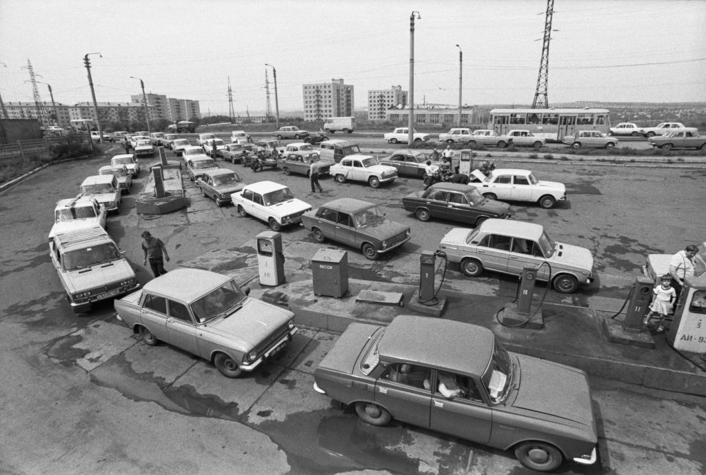 Магнитогорск, 1989 год, очередь на АЗС. Фото ТАСС

