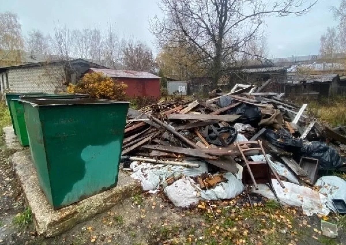    В центре города Меленки убрали свалку по требованию прокуратуры