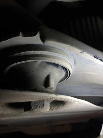 Задний сайлент правого рычага.