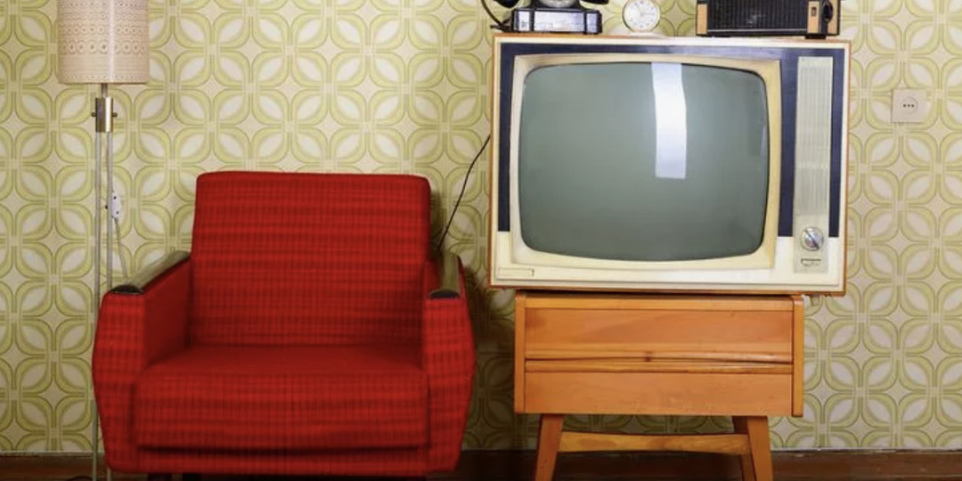 Почему врачи запрещали сидеть ближе 2 метров к советскому телевизору