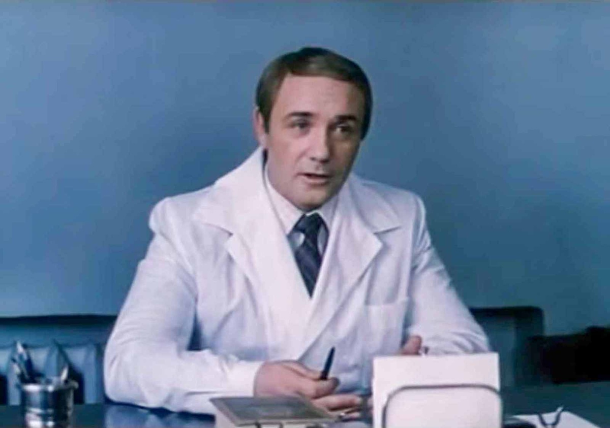 Кадр из фильма "Не было печали". Леонид Куравлёв в роли Вадима Петровича Потапова