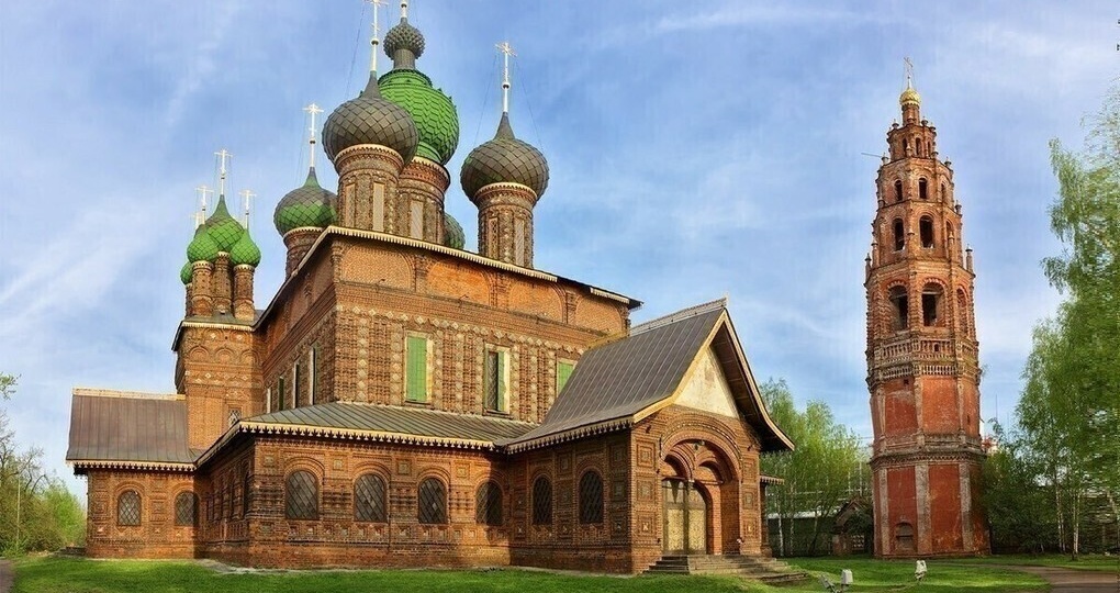 Падают не хуже Пизанской башни. Топ-5 наклонных башен и колоколен в России