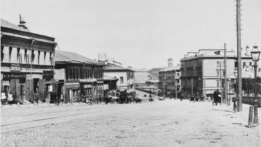     Фото: Wikipedia.org В 1897 году из-за расширения Николаевской железной дороги под снос должен был попасть особняк на Каланчевской улице, принадлежавший предпринимательнице Джейн Мак-Гилл. Федорович предложил не разрушать его, а переместить. Владелица дома не только согласилась на этот смелый проект, но и оплатила работы