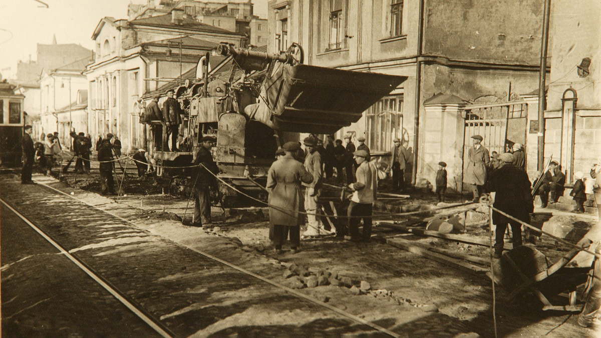     Фото: Image State/East News Движение обычно обеспечивали мощные лебедки или домкраты, работавшие в горизонтальной плоскости