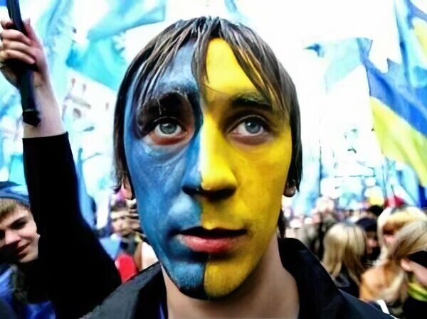 "Спасайся, кто может" — украинцы массово покидают страну