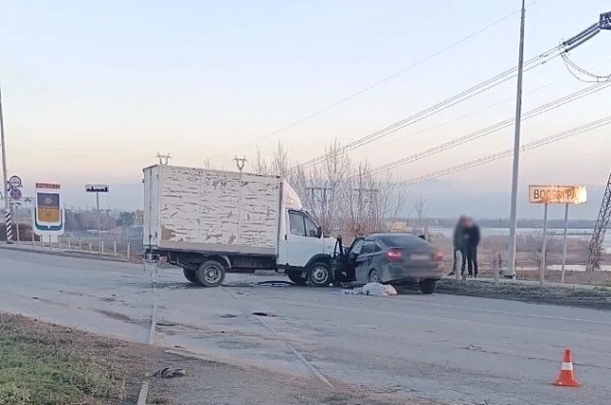    Водитель и ее 3-летняя пассажирка попали в стационар после ДТП в Волгограде