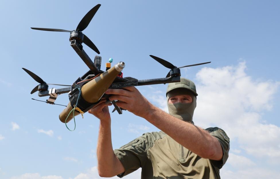 Запуск FPV-дрона. Фото с сайта tass.ru