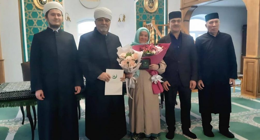 «За подобные подвиги ДУМ надо запретить»: управление мусульман наградило медалью «за заслуги» махровую экстремистку