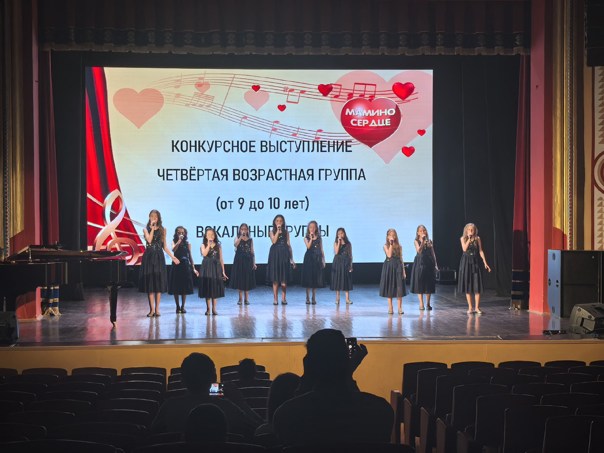 Фото с фестиваля "Мамино сердце". Выступление участников фестиваля "Мамино сердце".