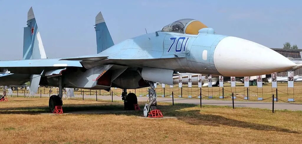 Т-10М-1 — первый опытный экземпляр Су-27М (1988 год). Находится в Центральном музее ВВС в Монино.