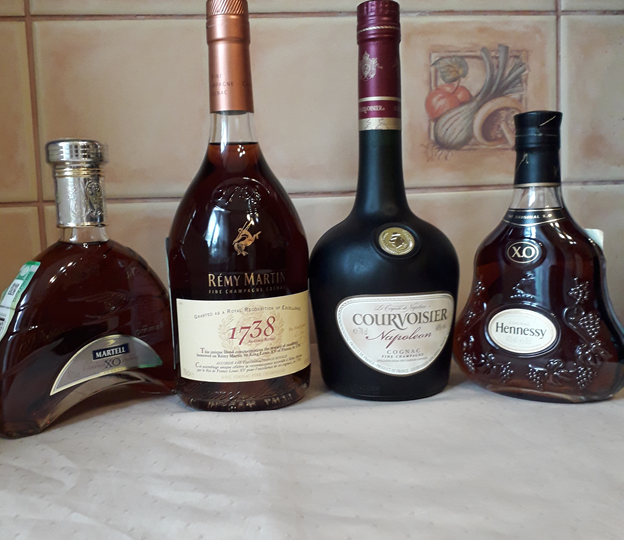 Престижный подарок на Новый Год: ТОП-9 бюджетных французских коньяков категории ХО!