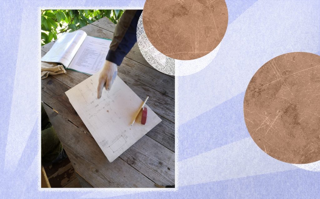 Даже с чертежами и готовым образцом собрать фермы для кроликов было непросто. Источник: личный архив героев