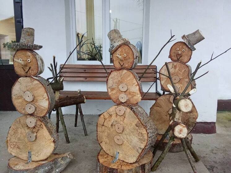     Сотрудники дома культуры сделали настоящий зимний подарок старорусцам. Фото: telegram-канал главы Старорусского муниципального округа Елены Комаровой