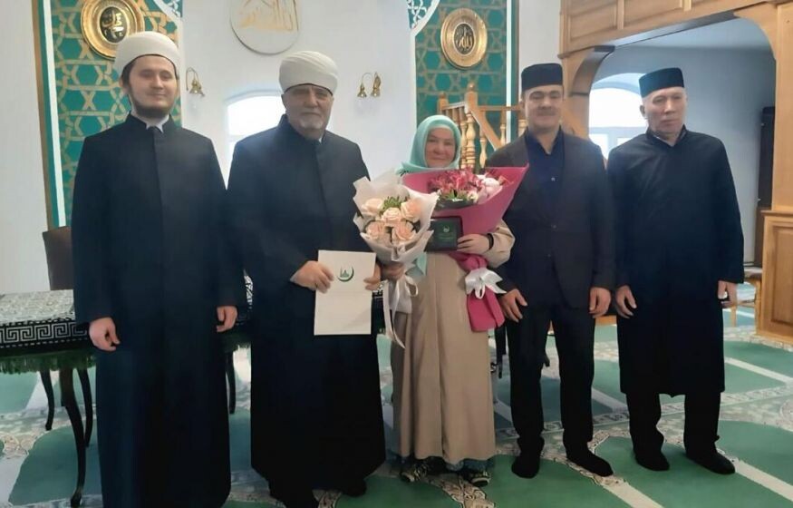    Призывала к расчленению России и сеяла рознь. ДУМ РФ наградило сепаратистку медалью: Колясников