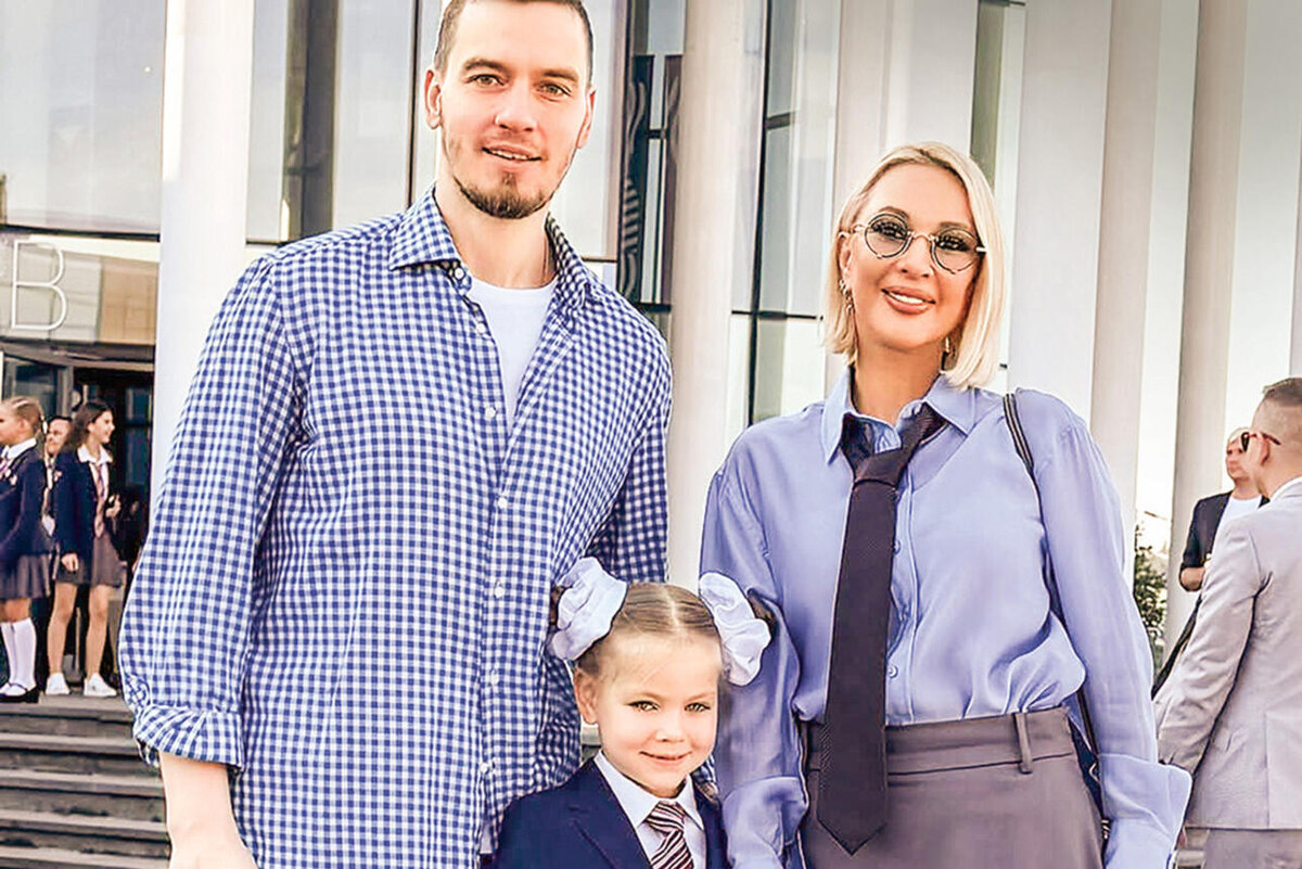    Лера Кудрявцева с мужем Игорем Макаровым и дочерью Марией Соцсети Леры Кудрявцевой