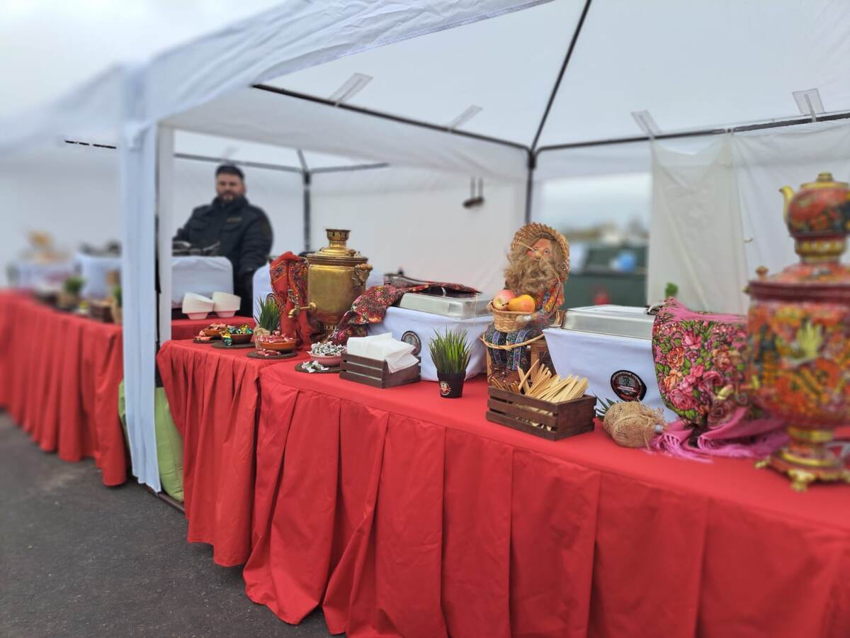 Кейтеринг на праздник 8 Марта на улице.