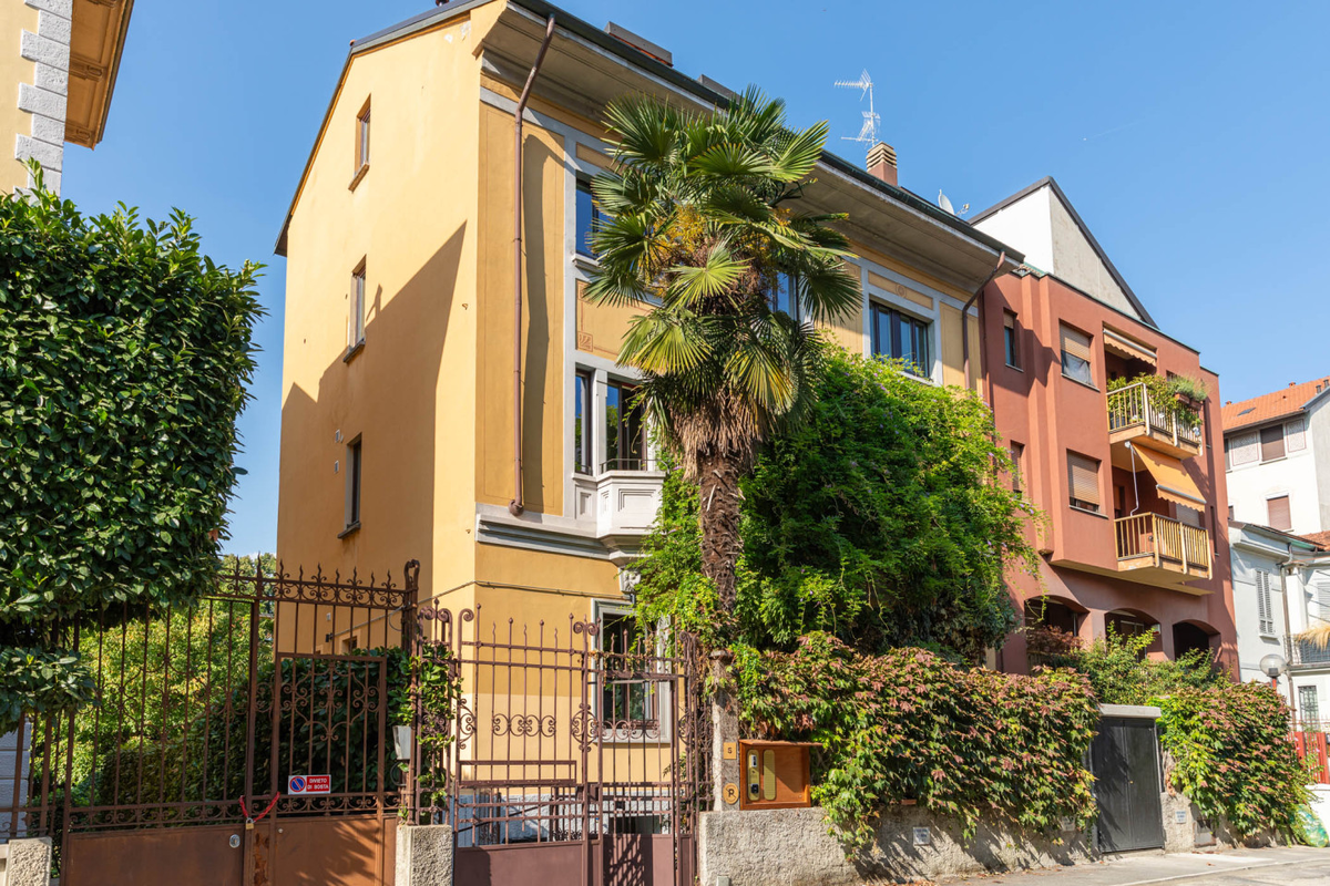 Что русской-дикость, итальянке-обыденность... Что русской-дикость, итальянке-обыденность...