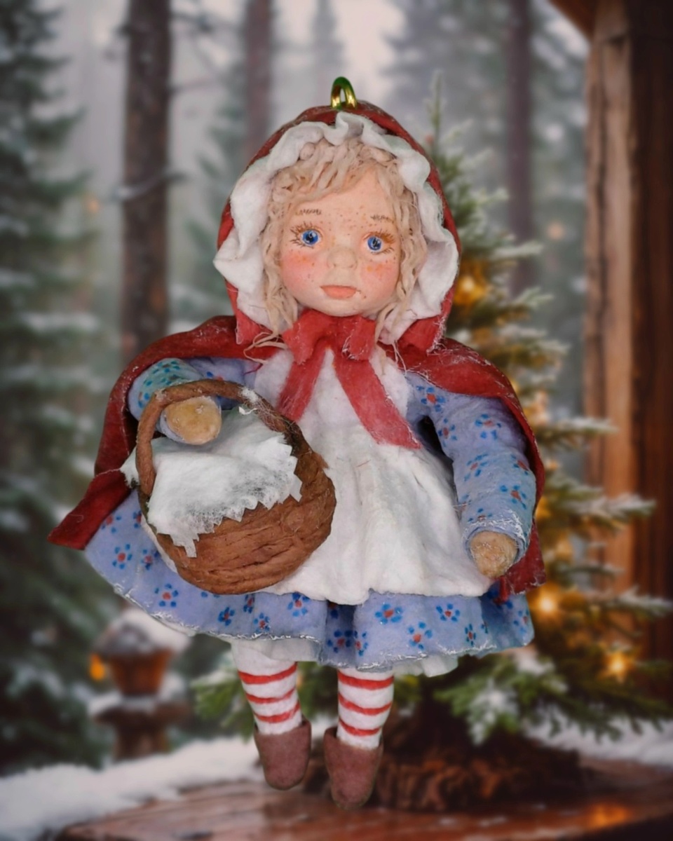 "Красная шапочка" - одна из ватных игрушке, кторые я сделала своими руками.