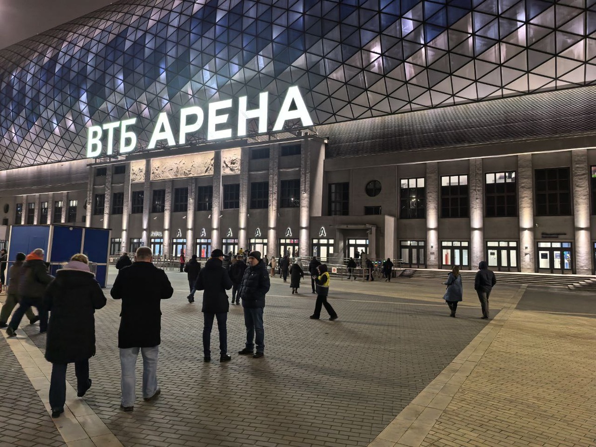 Фанаты группы Ария идут на долгожданный концерт