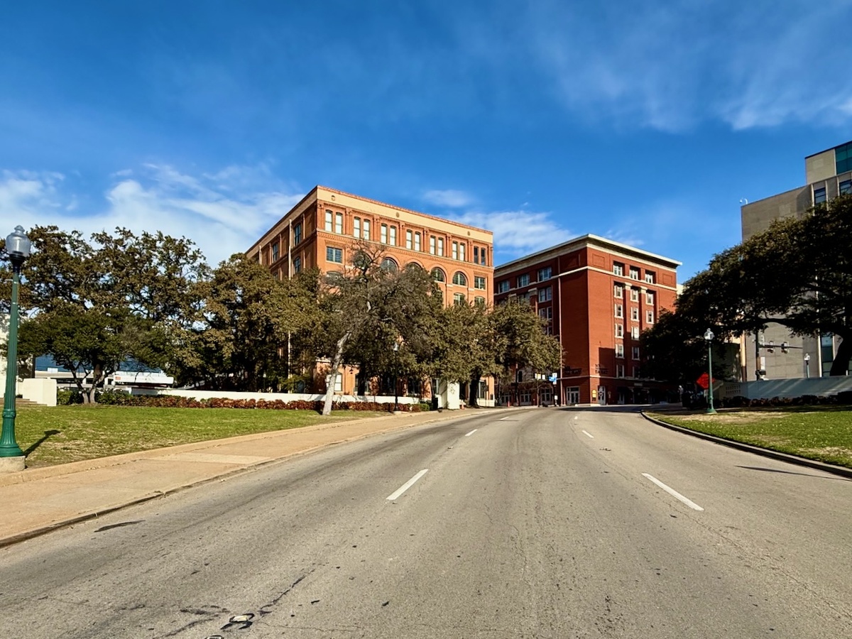 Музей шестого этажа в Дили Плаза. Даллас, штат Техас. Январь 2025 года. Здесь и далее фото автора.