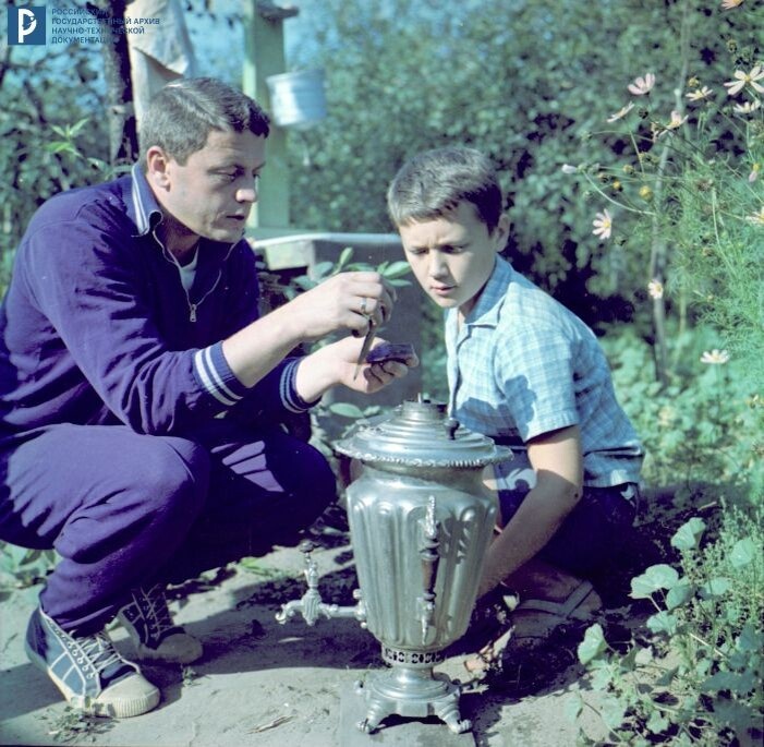 Владислав Волков на даче с сыном Владимиром (фото из открытых источников интернета)