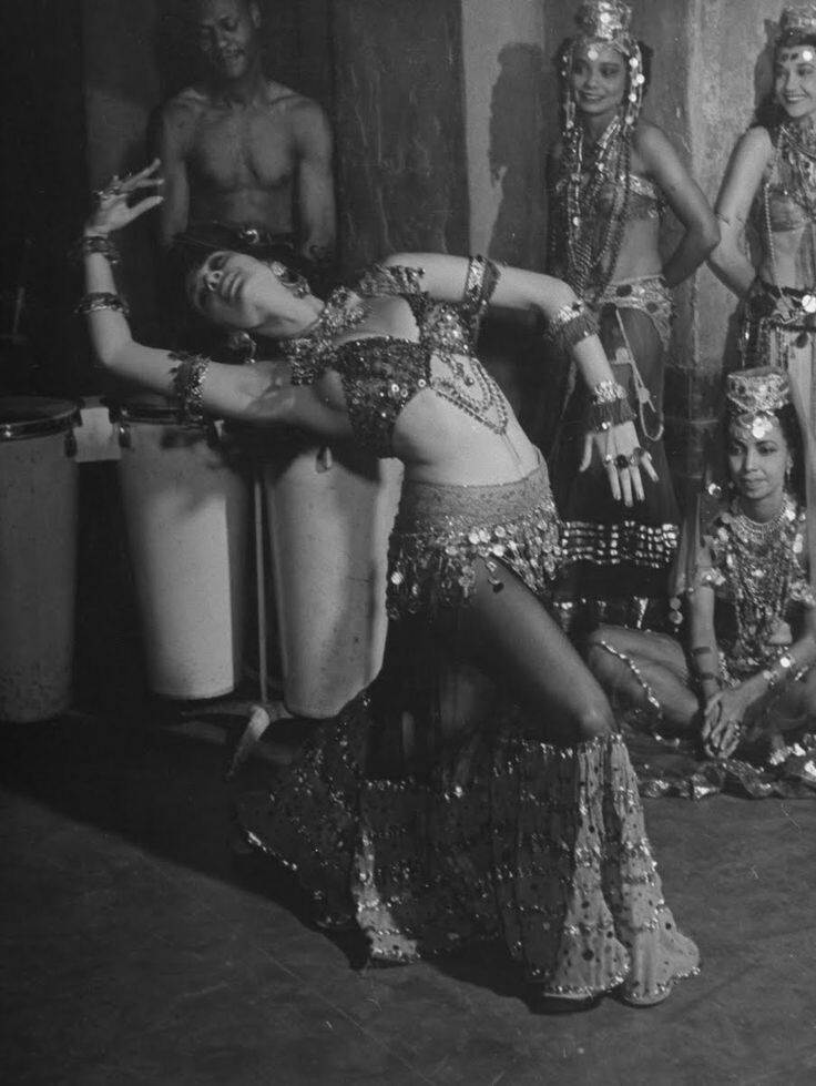 Архивное фото: блеск как часть танца