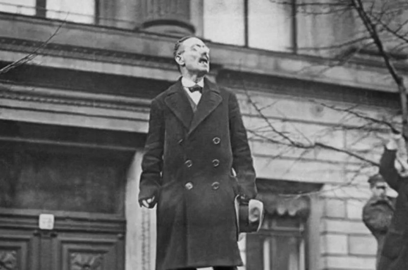 Выступление Либкнехта на митинге.