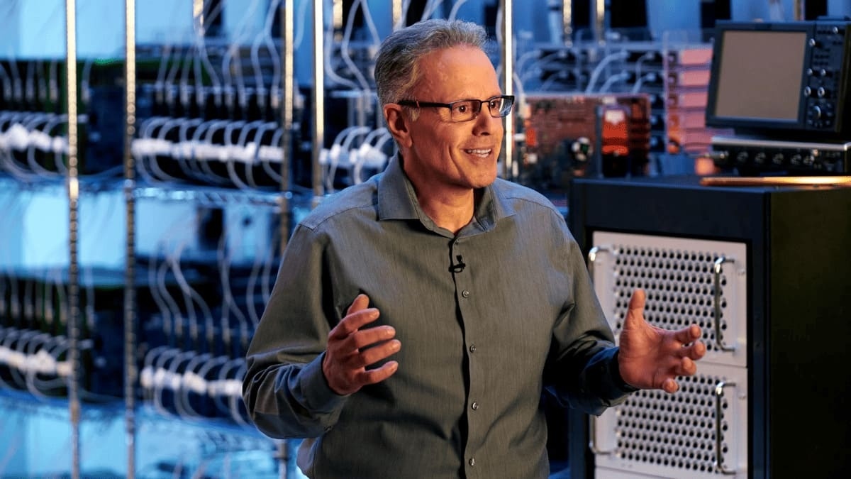    Джонни СроуджиCeoTech